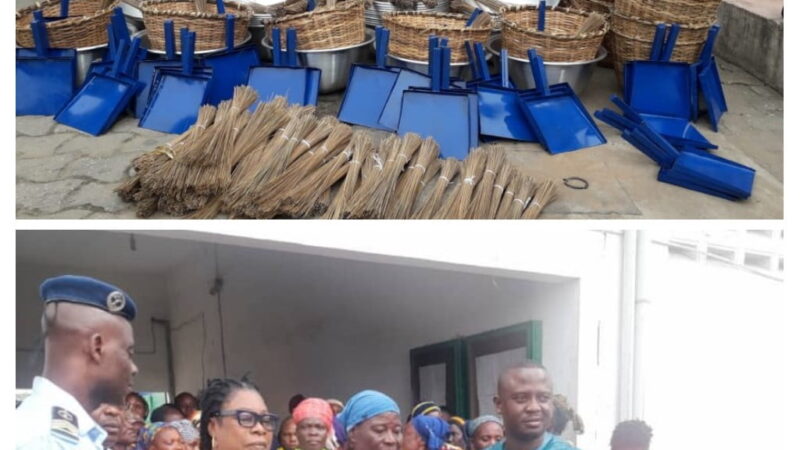 Entretien du marché Dantokpa: Le DG Arnaud Agbodjèté fait don de plusieurs matériels aux femmes  »gbobêto »