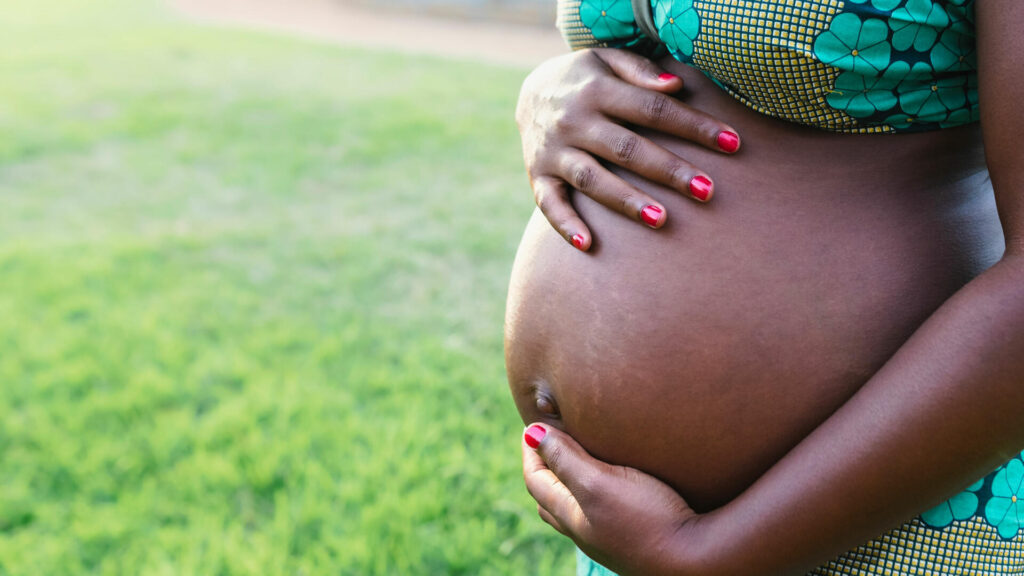 BENIN: un homme enceinte l&rsquo;apprentie de sa femme
