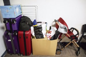 Société: un locataire débiteur et sa petite famille expulsés de la chambre en pleine nuit