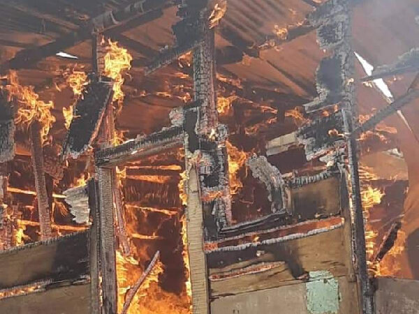 Divers: un jeune homme met feu à la maison de sa copine qui a rompu avec lui