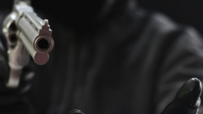 Sèmè-Kpodji : Un jeune homme victime d&rsquo;une agression à coups de manchette, sa moto Haojue emportée