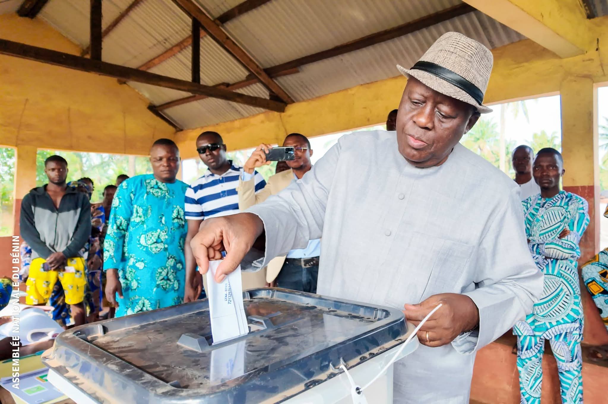 Élections législatives et communales 2026: Louis Vlavonou accomplit son devoir civique