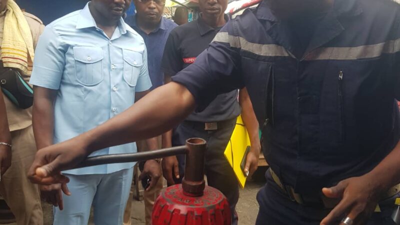 Lutte contre les comportements à risques d&rsquo;incendie à Dantokpa : Le DG Arnaud Agbodjèté passe à la phase répressive des commerçantes indélicates