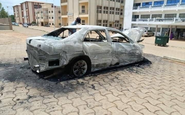 UAC: Un pasteur perd son véhicule et d&rsquo;importants billets de 10 mille dans un incendie