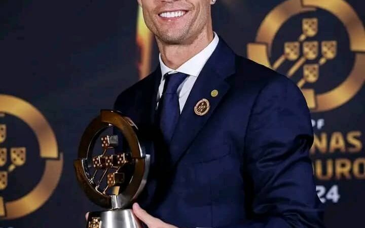Football: Cristiano Ronaldo reçoit un prestigieux trophée 