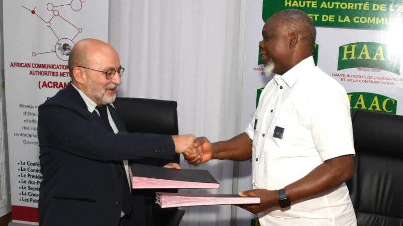 Médias: la convention de concession de la RFI renouvelée au Benin