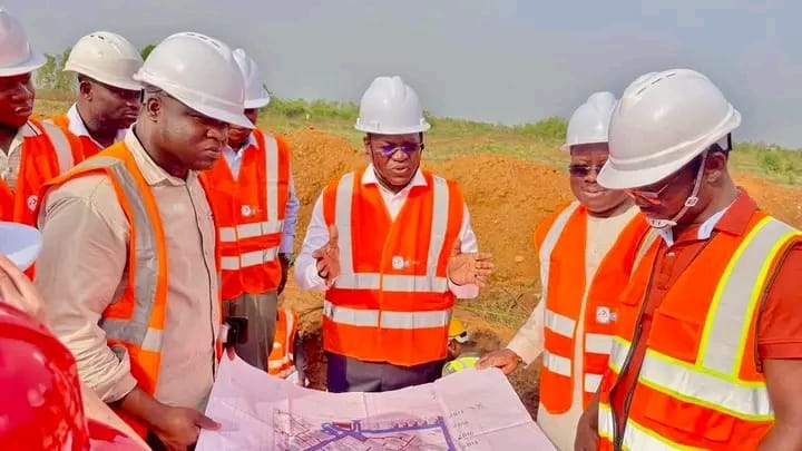Construction du lycée technique de Sodohomè:Le ministre Yves Chabi Kouaro fait une descente sur le site à Bohicon