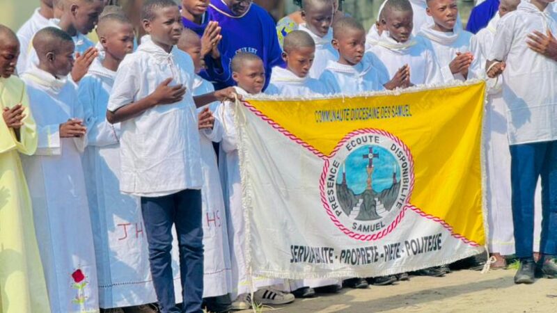 Noces de porcelaine/cérémonie d&rsquo;engagement et de prise d&rsquo;aube: une journée mémorable pour les samuels de la station Notre-Dame du Rosaire de Djèkpota