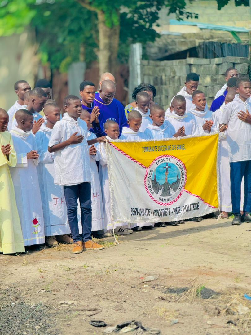 Noces de porcelaine/cérémonie d&rsquo;engagement et de prise d&rsquo;aube: une journée mémorable pour les samuels de la station Notre-Dame du Rosaire de Djèkpota