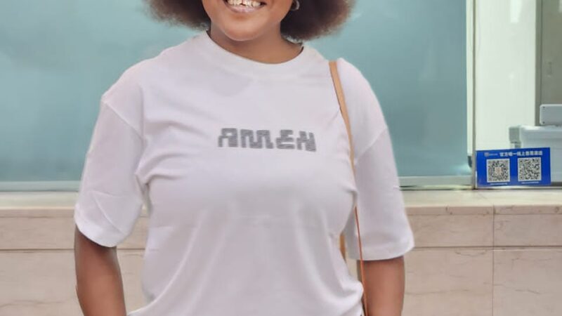 FÊTE DE NOËL: Laurice Opportune Ganlonon épouse Aïssi de cœur avec un nouveau-né à Ouidah 