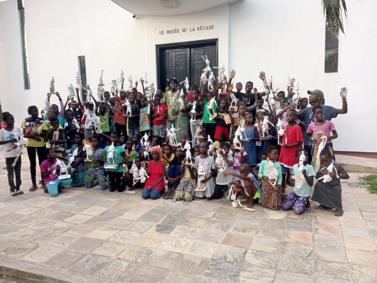 Atelier jeune public à l’espace culturel  »Le Centre »: Bamouss initie les jeunes à l’art écolo-sculptural