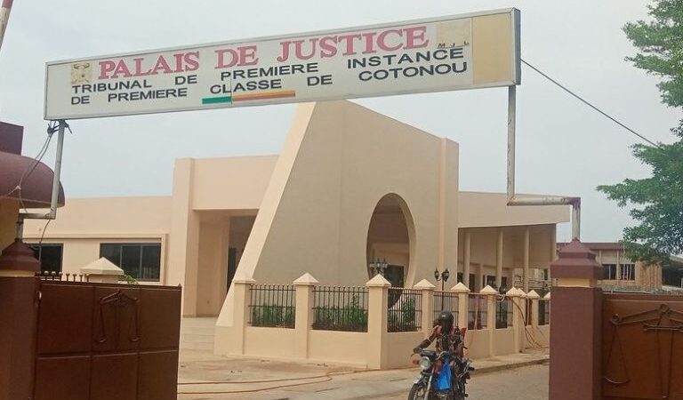 Bénin : un couple français condamné à trois ans de prison
