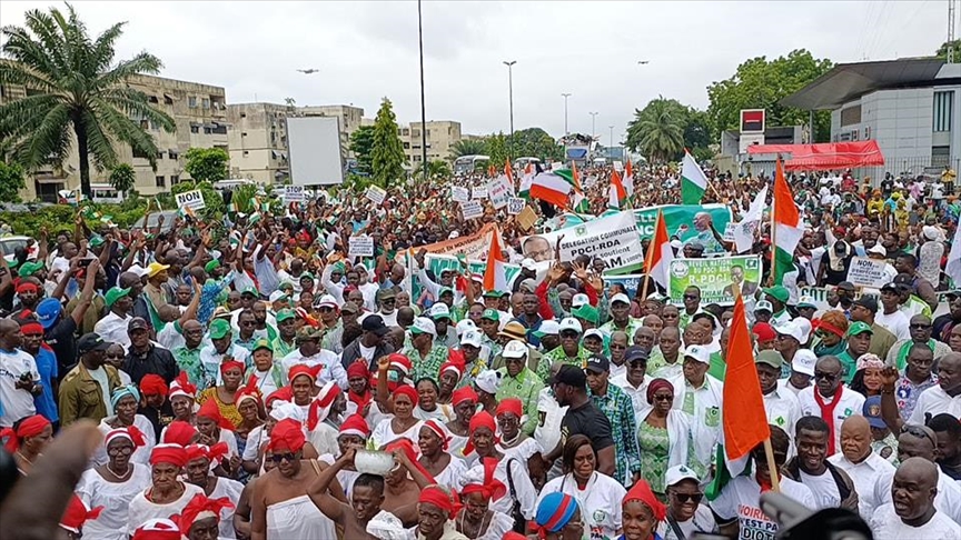 Tension en Côte d&rsquo;Ivoire : le gouvernement suspend les manifestations politiques