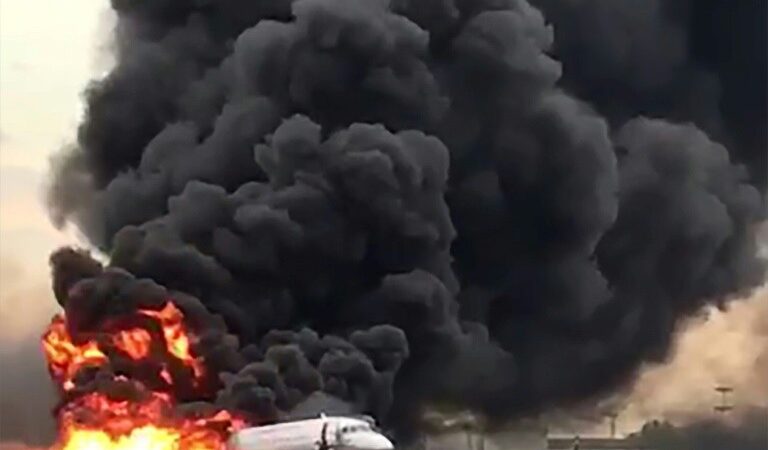 RDC : l’avion transportant le ministre des Mines quitte la piste et prend feu ce lundi 