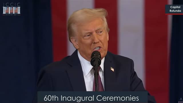 Donald Trump cogne fort : l’Europe “se délite”, des dirigeants “stupides” et une immigration “désastreuse”