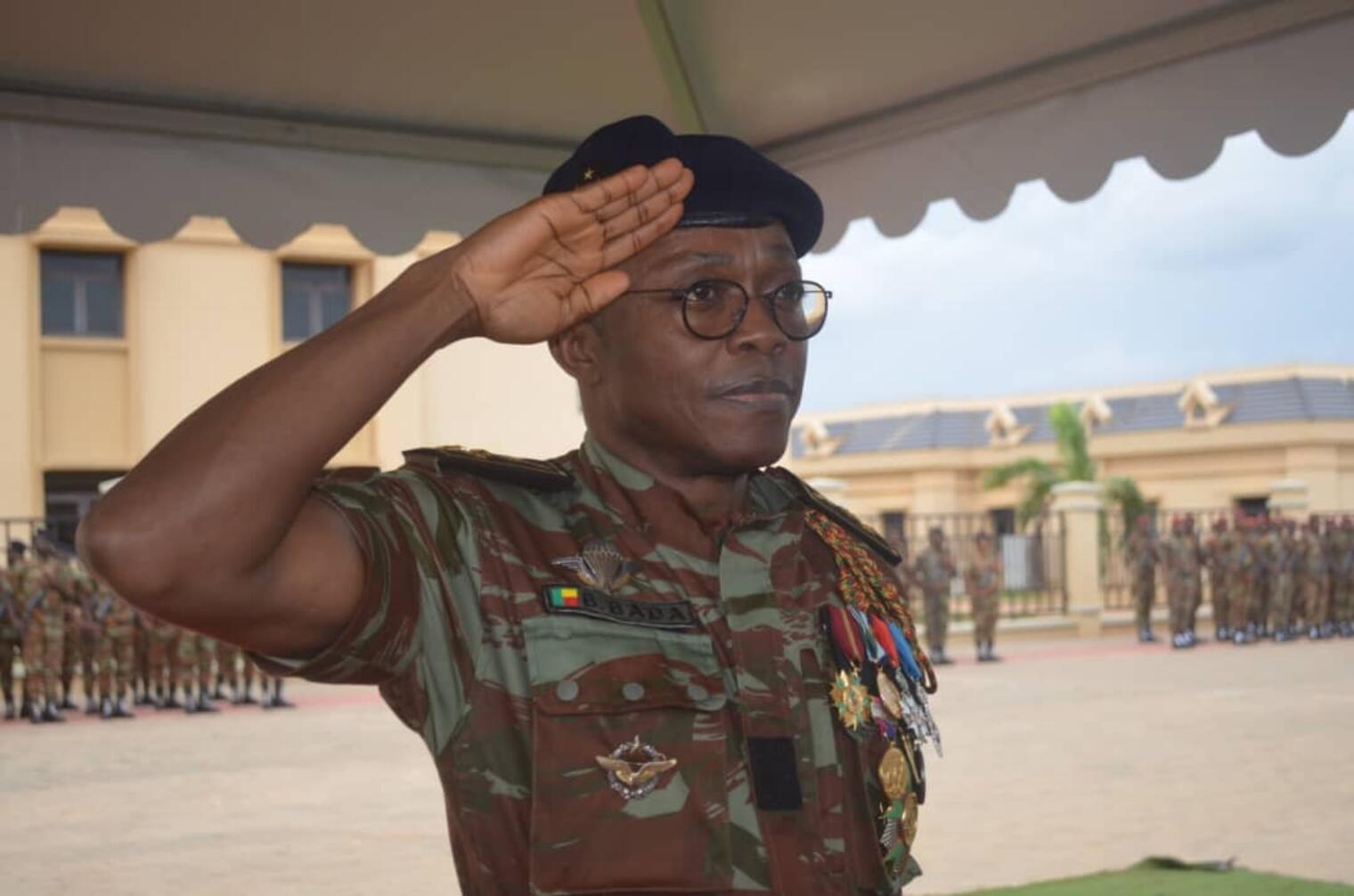 Coup d’État déjoué au Bénin : brisé mais debout, le Général Bertin Bada livre un témoignage poignant après la perte de son épouse