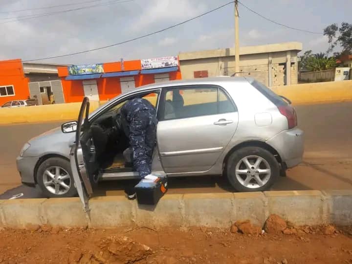 Vol de véhicule à Godomey : la traque policière contraint les malfaiteurs à abandonner leur butin