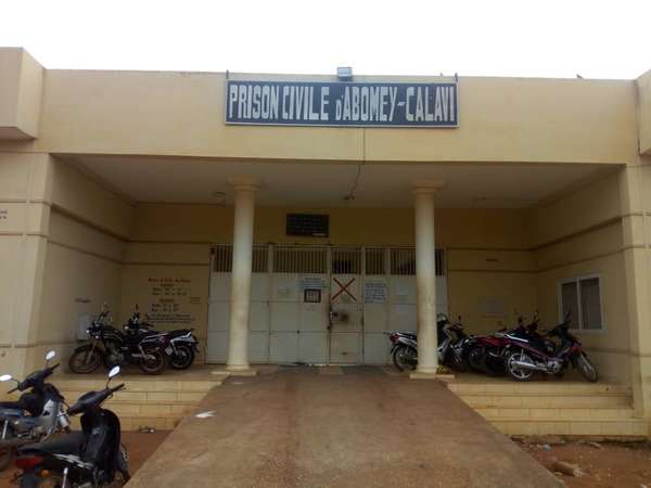 Prison civile d&rsquo;Abomey-Calavi : Un haut responsable interpellé pour une affaire d’escroquerie présumée