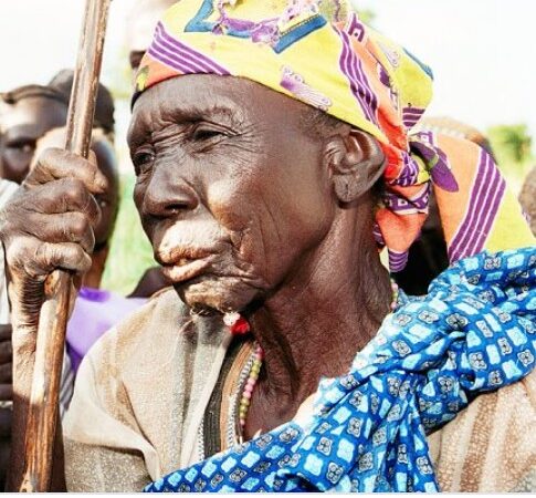 Convivence Jeunesse – Vieillesse : Les personnes du 3ème âge face à l&rsquo;indifférence et le manque de respect des jeunes