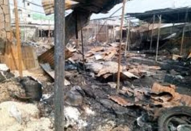 Cotonou: le marché de Sainte Rita réduit en cendres, 70 étalages partis en fumée