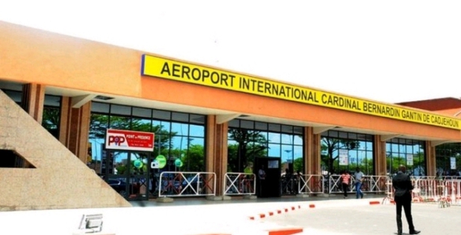 Aéroport de Cotonou : un individu souffrant de troubles mentaux appréhendé au pied d’un avion