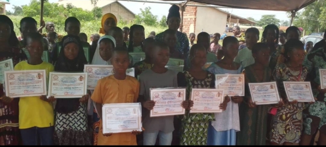 ZE-Complexe Scolaire L&rsquo;Excellence Divine: Les activités académiques terminées par une célébration, plusieurs élèves primés