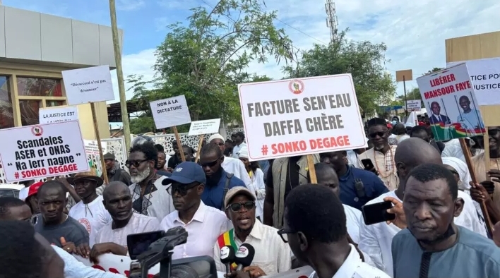 Sénégal: Société Civile et militants politiques dans la rue crient  »Sonko dégage »