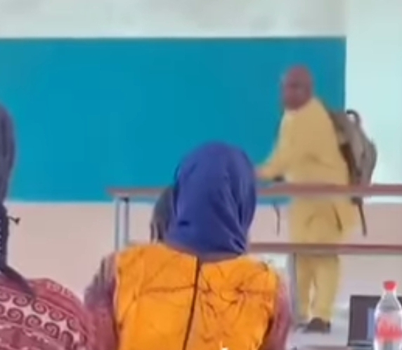 UAC: en plein cours, des étudiants crient  »ATASSAAH » et le professeur quitte immédiatement l&rsquo;amphi    ‎