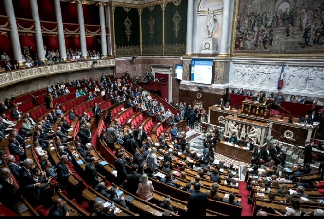 France: L’Assemblée nationale vote la suspension de la réforme des retraites