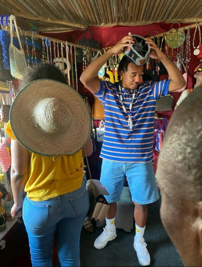 Trève hivernale de La Liga: Jules Koundé passe un bon moment festif sur sa terre d&rsquo;origine