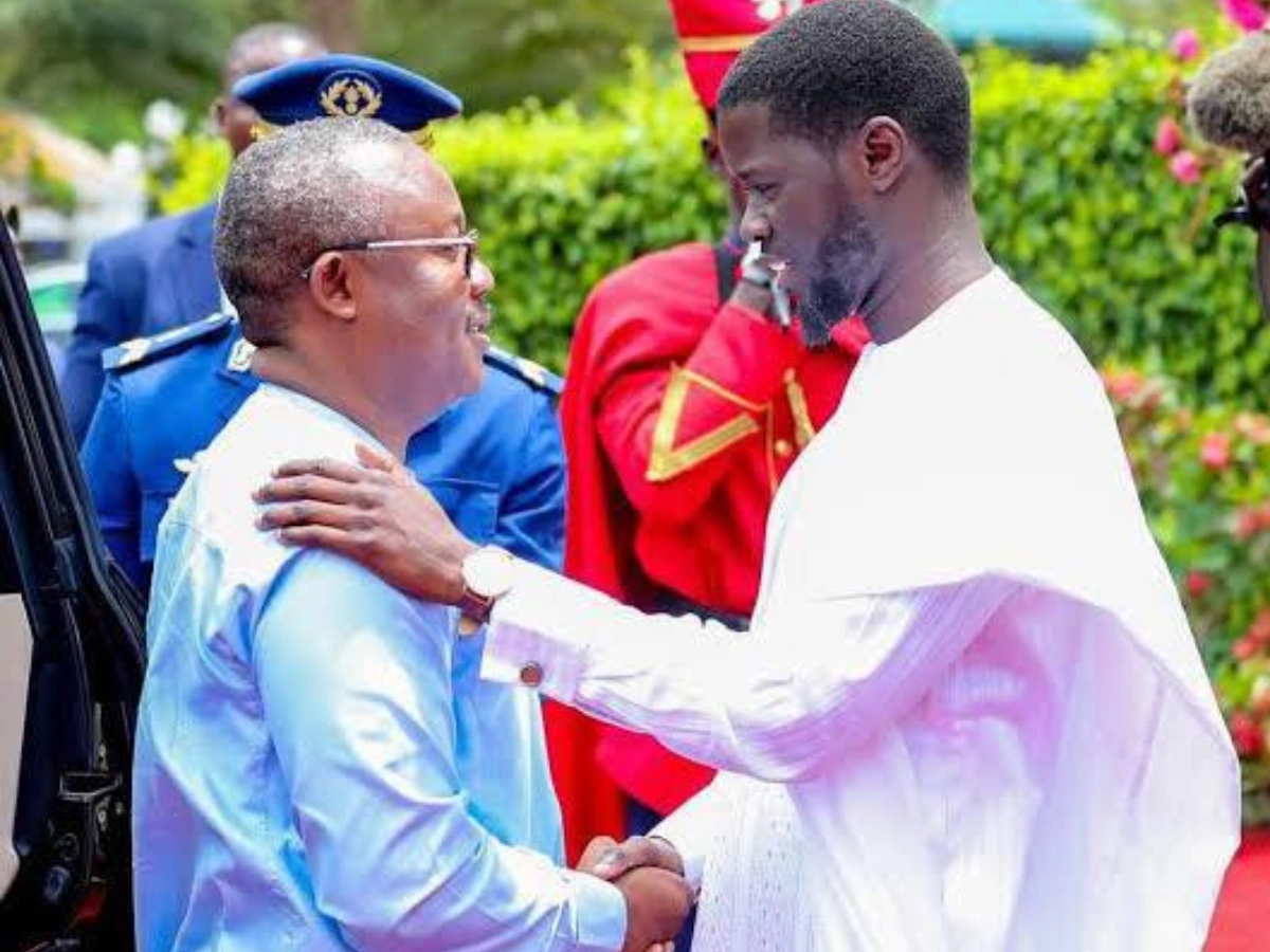 Coup d&rsquo;État en Guinée-Bissau: Umaro Sissoco Embaló exfiltré vers le Sénégal 