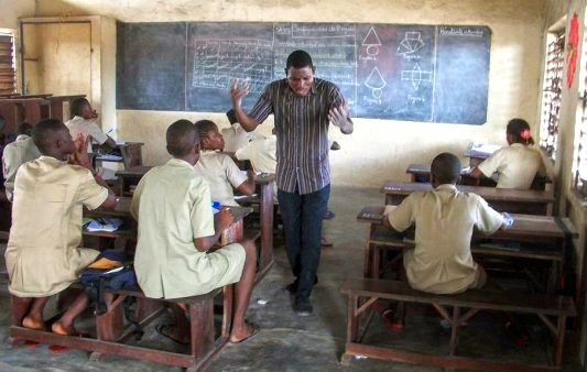 Enseignement secondaire : 2449 AME en situation irrégulière risquent de manquer le salaire du mois d’octobre